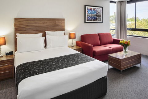 Cambridge Hotel Sydney - Surfers Gold Coast 1