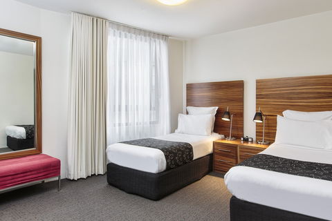 Cambridge Hotel Sydney - Surfers Gold Coast 3
