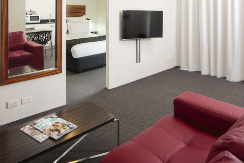 Cambridge Hotel Sydney - Surfers Gold Coast 7