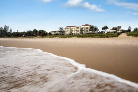 Golden Riviera Beach Resort - Surfers Gold Coast 5