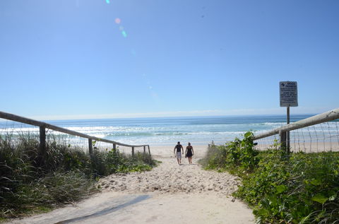 Golden Riviera Beach Resort - Surfers Gold Coast 6