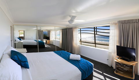 Golden Riviera Beach Resort - Surfers Gold Coast 9