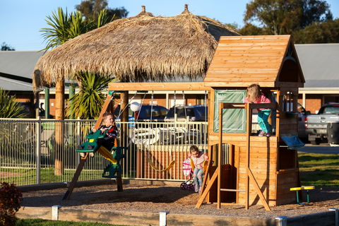 Howlong Country Golf Club Motel - Surfers Gold Coast 2