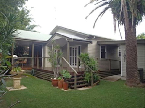MacNicol Cottage - Surfers Gold Coast 0