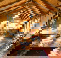 Mavis's Kitchen and Cabins - Surfers Gold Coast