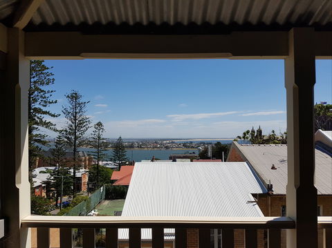 Newcastle Short Stay Apartments - Vista Apartment - Surfers Gold Coast 0