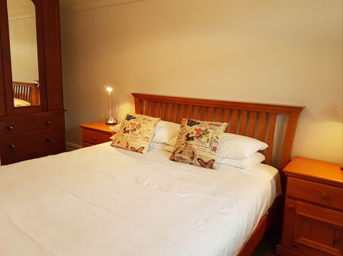 Newcastle Short Stay Apartments - Vista Apartment - Surfers Gold Coast 2