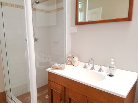 Newcastle Short Stay Apartments - Vista Apartment - Surfers Gold Coast 5