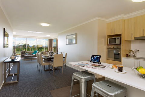 Pacific Suites Canberra - Surfers Gold Coast 4