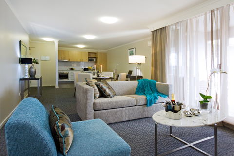 Pacific Suites Canberra - Surfers Gold Coast 5