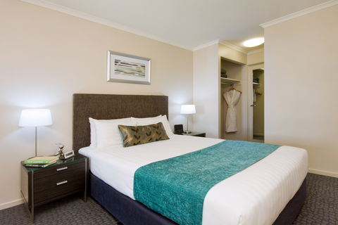 Pacific Suites Canberra - Surfers Gold Coast 6