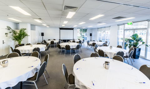 Pacific Suites Canberra - Surfers Gold Coast 8