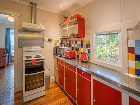 Partridge Cottage And Geoffs Shed - Surfers Gold Coast 1