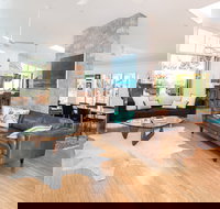 Pineapple Pete's Beach House - Surfers Gold Coast