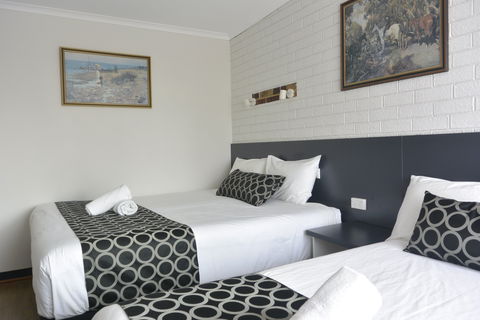 Queanbeyan Motel - Surfers Gold Coast 1