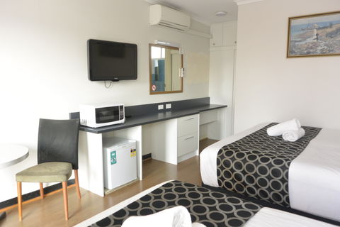 Queanbeyan Motel - Surfers Gold Coast 3