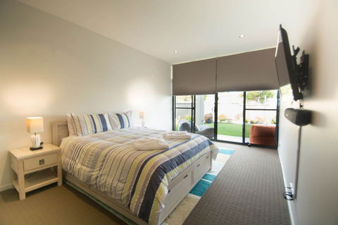 Serenity Shores - Surfers Gold Coast 2