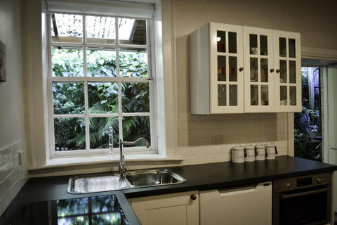 Surgeons Cottage - Surfers Gold Coast 2