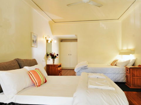 The Eltham Hotel - Surfers Gold Coast 1
