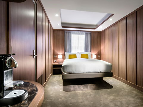 The Hougoumont Hotel - Surfers Gold Coast 1
