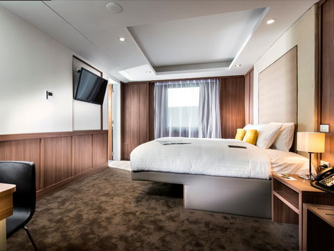 The Hougoumont Hotel - Surfers Gold Coast 2
