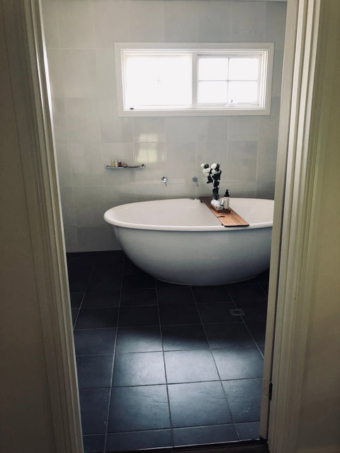 Tomfoolery Winemaker's Cottage - Surfers Gold Coast 1