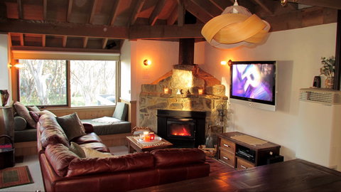 Wallace's - Crystal Creek Chalet 1 - Surfers Gold Coast 2