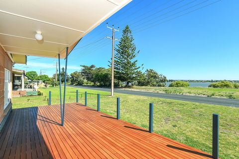 25 Captain Sturt Parade - Hindmarsh Island - Surfers Gold Coast 0