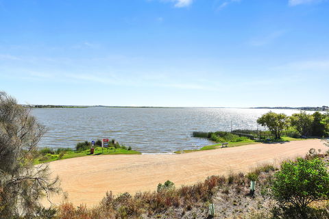 25 Captain Sturt Parade - Hindmarsh Island - Surfers Gold Coast 1