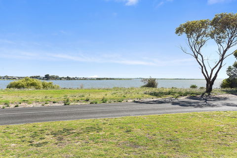 25 Captain Sturt Parade - Hindmarsh Island - Surfers Gold Coast 2