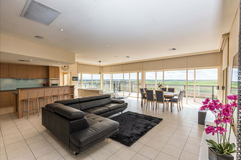 40c Lookout Drive Murray Bridge - Surfers Gold Coast 2