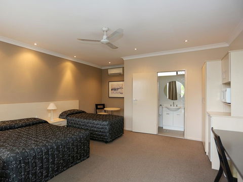 Adamstown Elizabeth Motor Inn - Surfers Gold Coast 1