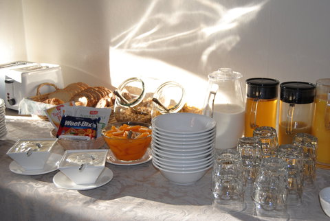 Airlie House Motor Inn - Surfers Gold Coast 2