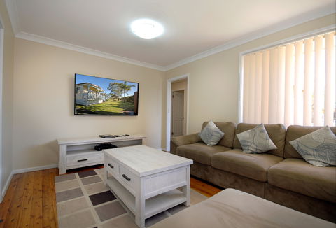 Barrack Point Holidays At Warilla Bowling Club - Surfers Gold Coast 1
