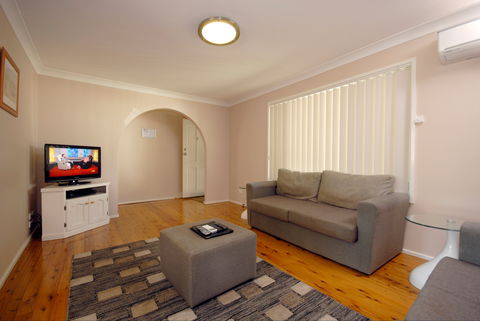 Barrack Point Holidays At Warilla Bowling Club - Surfers Gold Coast 2