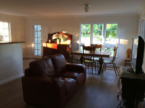 Cairnie Country Cottage - Surfers Gold Coast 1