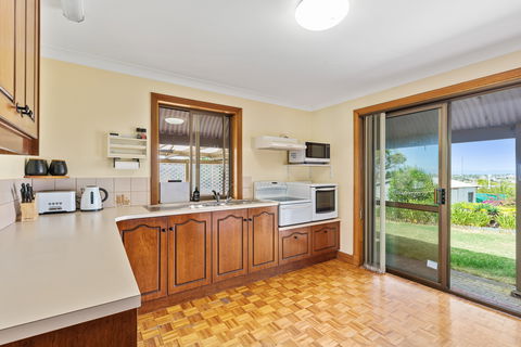 Century21 SouthCoast: Reef & Vines Port Noarlunga - Surfers Gold Coast 2
