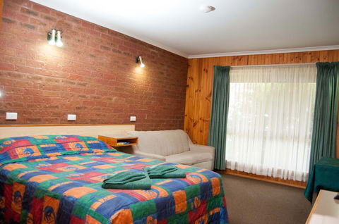Country Roads Motor Inn Narrandera - Surfers Gold Coast 0