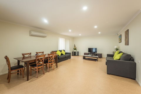 Glenn Moore Accessible Accommodation  Units - Surfers Gold Coast 0