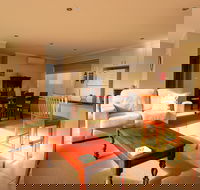 Hobart Villa on Moir - Surfers Gold Coast