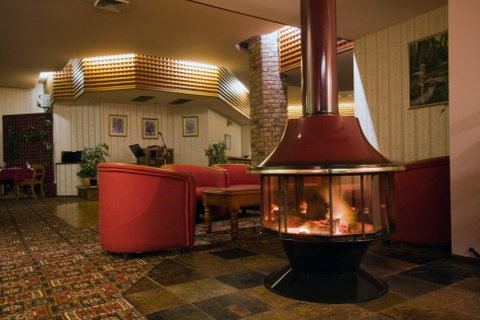 McNevins Warwick Motel And Gunyah Restaurant - Surfers Gold Coast 1