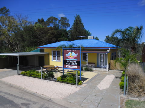 Moontongue Eco Adventures Holiday Cottages - Surfers Gold Coast 0