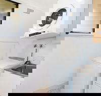 Newcastle Short Stay Apartments - Flagstaff Apartment - Surfers Gold Coast