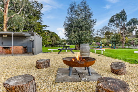 Pine Country Caravan Park - Pet Friendly - Surfers Gold Coast 1
