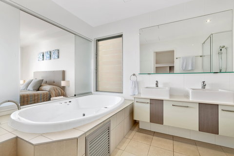 Rainbow Sea Resort - Surfers Gold Coast 2