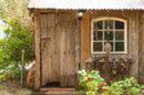 Red Tractor Retreat - Surfers Gold Coast 0