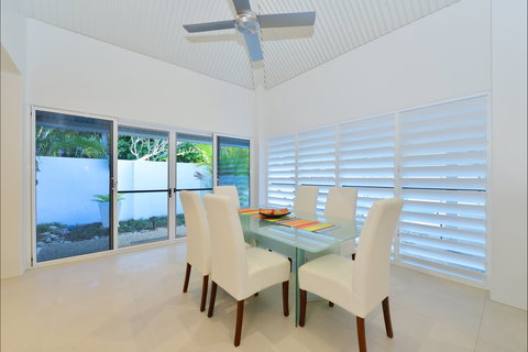 Serenity Port Douglas: Luxury Beachfront - Surfers Gold Coast 2
