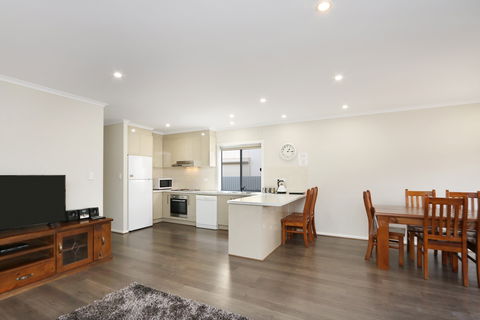 Silver Hill Townhouse - Surfers Gold Coast 1