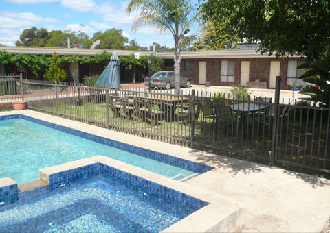 Sportsman Inn Motel - Surfers Gold Coast 0