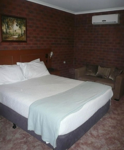 Sportsman Inn Motel - Surfers Gold Coast 1